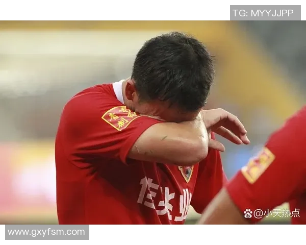 足球球星黑白光影下的传奇岁月与永恒经典瞬间